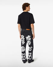 Carica l'immagine nel visualizzatore di Gallery, Gcds Graffiti Wide Denim Trousers | Men Trousers Black | GCDS®