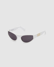 Carica l'immagine nel visualizzatore di Gallery, GD024 CAT-EYE SUNGLASSES: Unisex Sunglasses White | GCDS