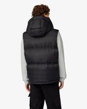 Carica l&#39;immagine nel visualizzatore di Gallery, Gcds Monogram Puffy Vest | Men Coats &amp; Jackets Black | GCDS®
