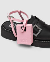 Carica l&#39;immagine nel visualizzatore di Gallery, GCDS x Clarks Leather Pocket: Unisex Shoes Accessories Pink | GCDS
