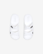 Carica l&#39;immagine nel visualizzatore di Gallery, Rubber Gcds Slides : Unisex Shoes White | GCDS
