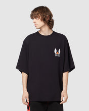 Carica l&#39;immagine nel visualizzatore di Gallery, Daffy Duck oversized t-shirt: Men T-shirts Black | GCDS
