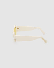 Load image into Gallery viewer, GD022 CAT-EYE SUNGLASSES: Unisex Sunglasses Beige | GCDS
