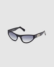 Load image into Gallery viewer, GD024 CAT-EYE SUNGLASSES: Unisex Sunglasses Black | GCDS
