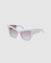 Carica l&#39;immagine nel visualizzatore di Gallery, GD0026 Cat-eye sunglasses : Women Sunglasses White  | GCDS
