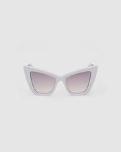 Carica l&#39;immagine nel visualizzatore di Gallery, GD0026 Cat-eye sunglasses : Women Sunglasses White  | GCDS
