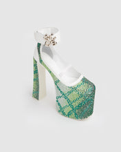 Carica l&#39;immagine nel visualizzatore di Gallery, Crystal divine heels: Women Shoes Green | GCDS
