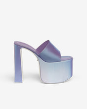 Carica l&#39;immagine nel visualizzatore di Gallery, Holographics Platform Sandals : Women Shoes Silver/Lilac | GCDS Spring/Summer 2023
